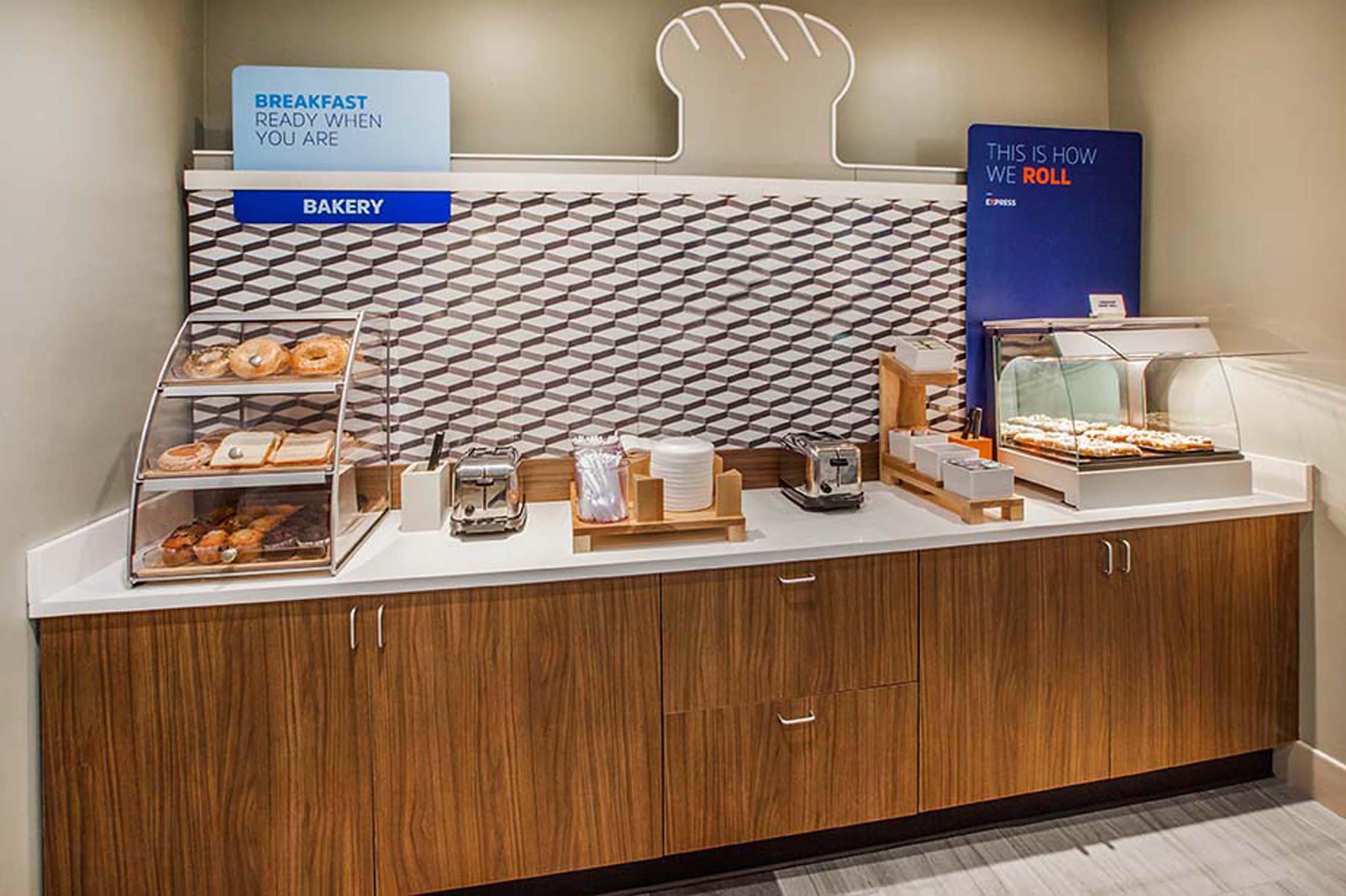 Holiday Inn Express & Suites Buffalo Downtown By Ihg Екстериор снимка